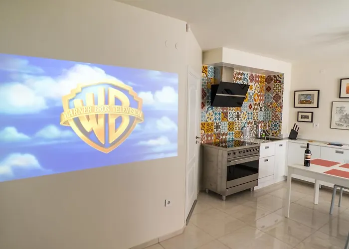 Sea Grape Wine Flat In Old Center Varna