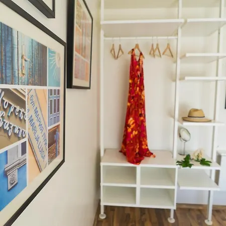 Sea Grape Wine Flat In Old Center *
