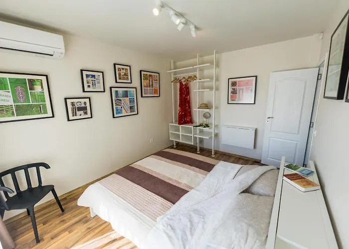 Sea Grape Wine Flat In Old Center Apartment