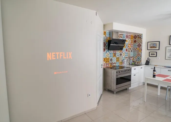 Sea Grape Wine Flat In Old Center * Varna